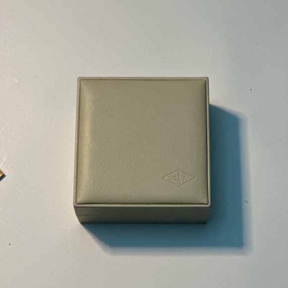 Van Cleef & Arpels Cream Jewelry Box - Picture 9 of 9